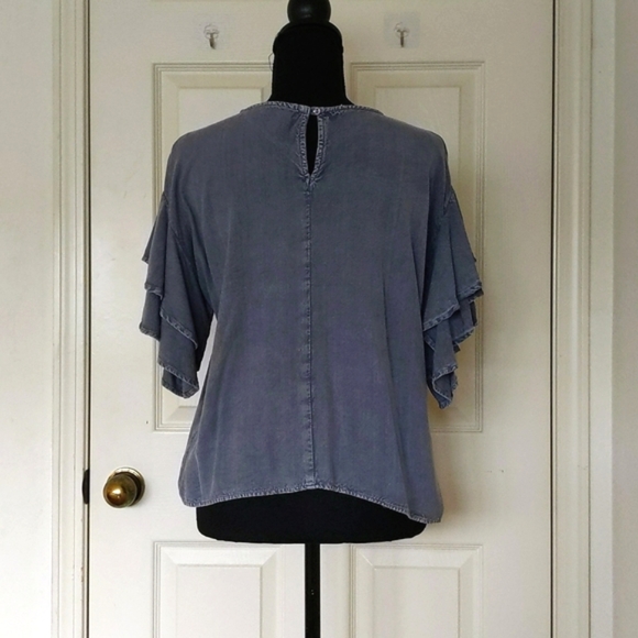 NWOT. XOXO 100% Rayon Loose Fit Cropped Top with short ruffle sleeve. - Picture 2 of 4